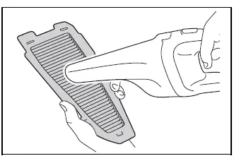Schoonmaken van de ventilatieopening en het filter van het batterijpakket