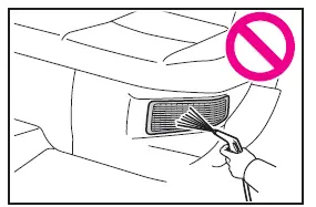 Schoonmaken van de ventilatieopening en het filter van het batterijpakket